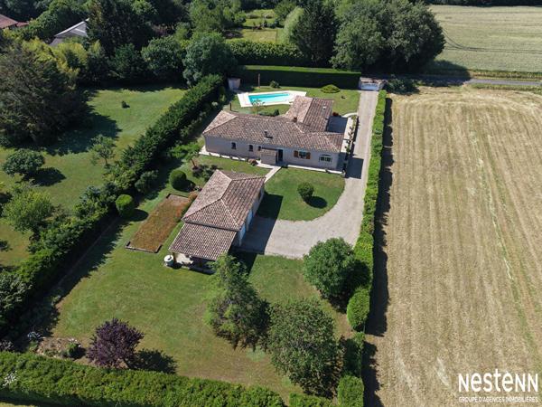 A Vendre Maison contemporaine de 174 m² avec garage, jardin et piscine sur la commune de Condom