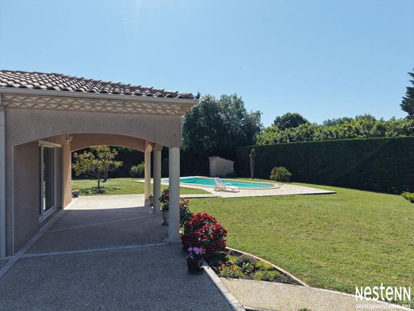 A Vendre Maison contemporaine de 174 m² avec garage, jardin et piscine sur la commune de Condom