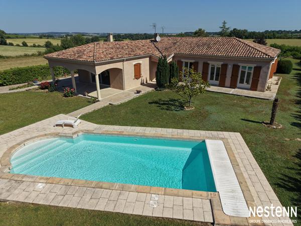 A Vendre Maison contemporaine de 174 m² avec garage, jardin et piscine sur la commune de Condom