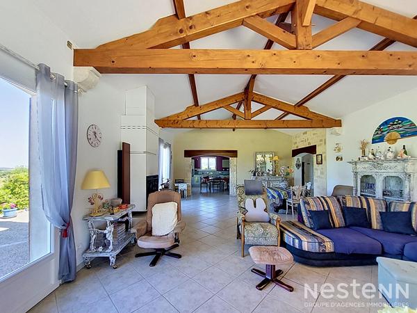 A Vendre Maison contemporaine de 174 m² avec garage, jardin et piscine sur la commune de Condom