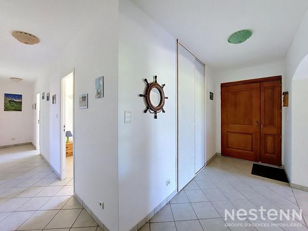 A Vendre Maison contemporaine de 174 m² avec garage, jardin et piscine sur la commune de Condom