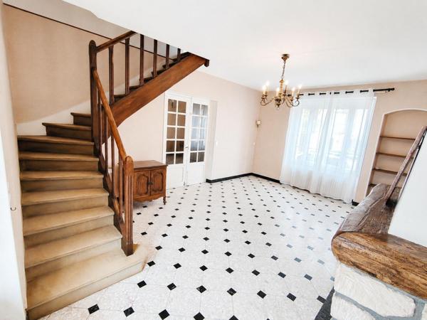 Maison familiale à proximité de toute commodité !