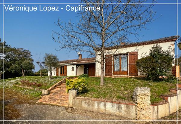 Le Passage, maison de maçon spacieuse et lumineuse, 159 m² habitables, grand garage, jardin, piscine.