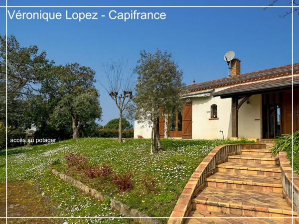 Le Passage, maison de maçon spacieuse et lumineuse, 159 m² habitables, grand garage, jardin, piscine.