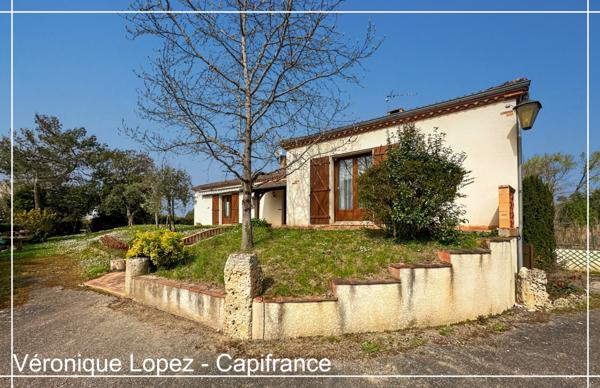 Le Passage, maison de maçon spacieuse et lumineuse, 159 m² habitables, grand garage, jardin, piscine.