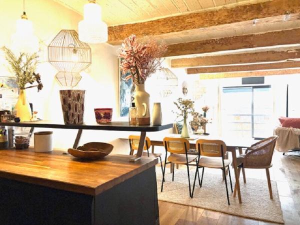 Appartement Atypique Ancien Entrepôt aménagé DUPLEX 192m² Garage Double -7ème arrondissement