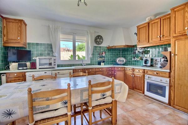 Maison T3 de 94m² avec garage, jardin, piscine sur une parcelle de 460m²