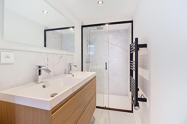 À VENDRE EN EXCLUSIVITÉ DRAGUIGNAN Duplex T3 rénové de 57 m² - Coeur de Ville