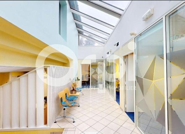 Immeuble à vendre    15 pièces • 495 m2 Mont-Saint-Martin