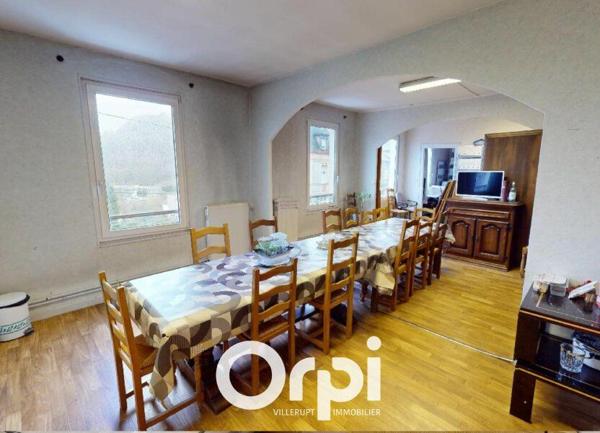 Immeuble à vendre    15 pièces • 495 m2 Mont-Saint-Martin