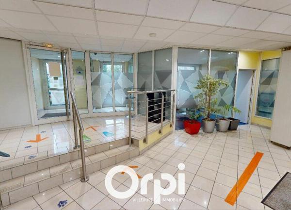 Immeuble à vendre    15 pièces • 495 m2 Mont-Saint-Martin