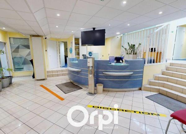 Immeuble à vendre    15 pièces • 495 m2 Mont-Saint-Martin