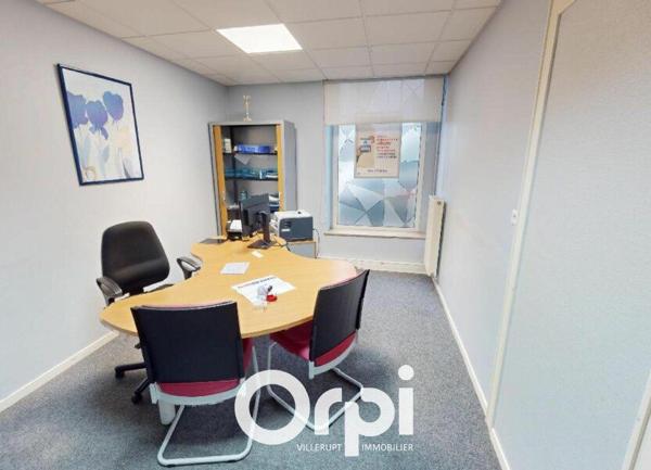 Immeuble à vendre    15 pièces • 495 m2 Mont-Saint-Martin