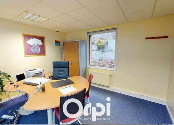 Immeuble à vendre    15 pièces • 495 m2 Mont-Saint-Martin