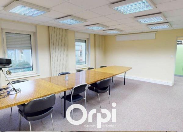 Immeuble à vendre    15 pièces • 495 m2 Mont-Saint-Martin