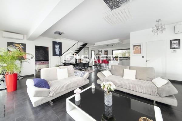Maison contemporraine avec piscine, grand garage et dépendance à 20 min de Toulouse