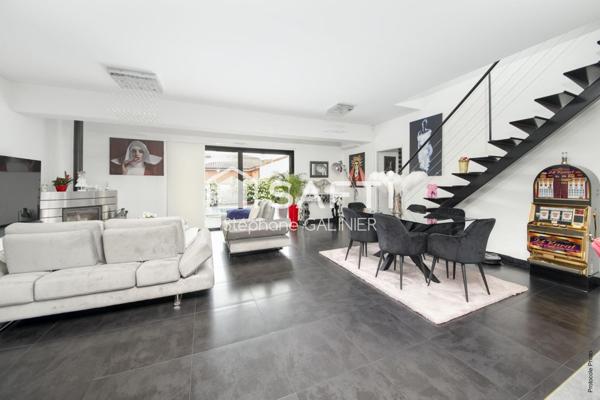 Maison contemporraine avec piscine, grand garage et dépendance à 20 min de Toulouse