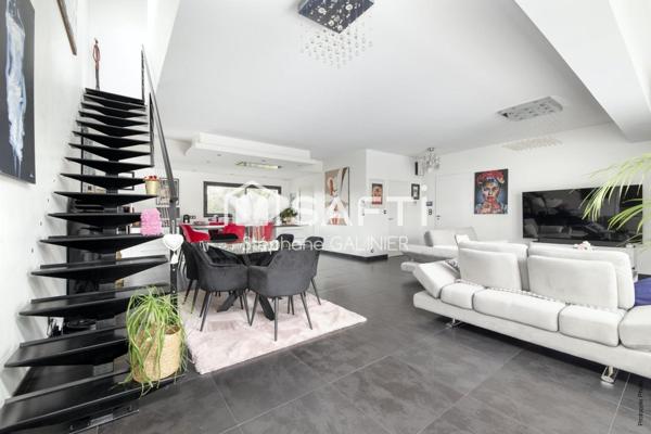 Maison contemporraine avec piscine, grand garage et dépendance à 20 min de Toulouse