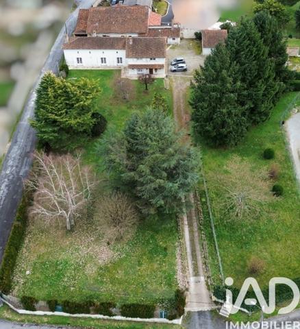 Maison à vendre 8 pièces 287 m² La Rochefoucauld-en-Angoumois