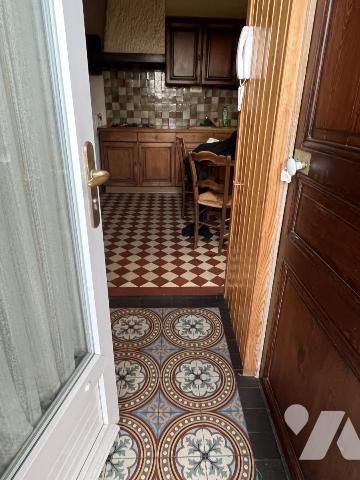 Maison nichée au coeur d'une végétation luxuriante