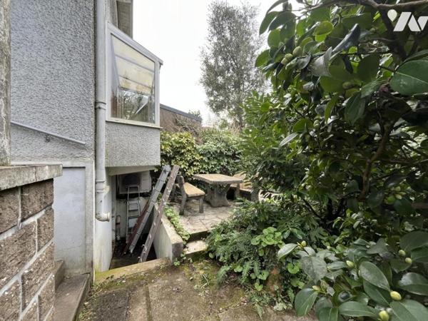 Maison nichée au coeur d'une végétation luxuriante