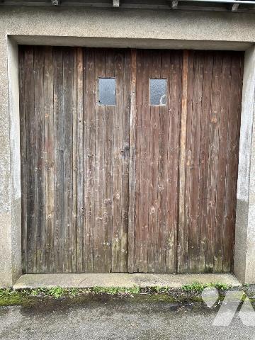 Maison nichée au coeur d'une végétation luxuriante