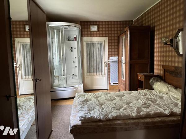 Maison nichée au coeur d'une végétation luxuriante