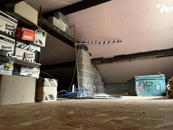 Maison nichée au coeur d'une végétation luxuriante