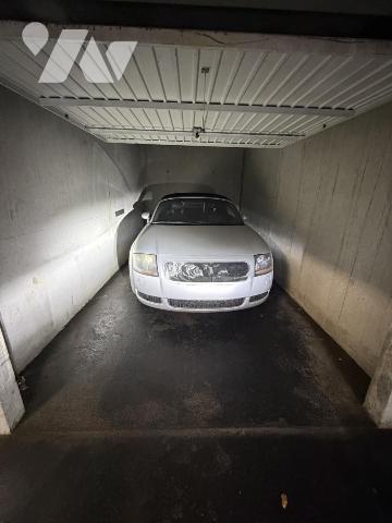 EMPLACEMENT PARKING LILLE RUE DE LA LOUVIERE 