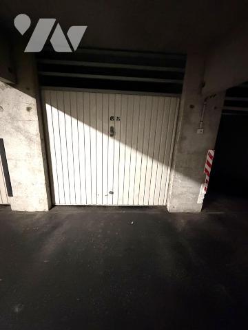 EMPLACEMENT PARKING LILLE RUE DE LA LOUVIERE 