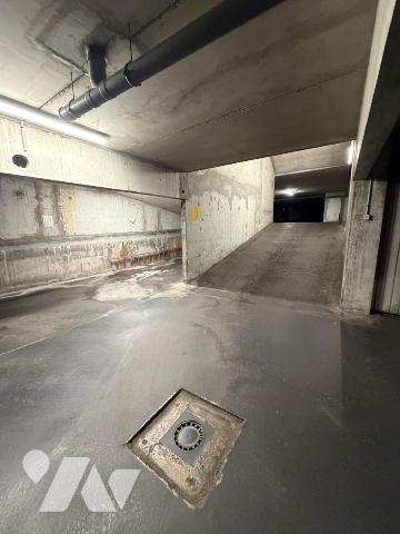EMPLACEMENT PARKING LILLE RUE DE LA LOUVIERE 