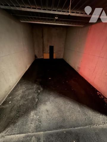EMPLACEMENT PARKING LILLE RUE DE LA LOUVIERE 