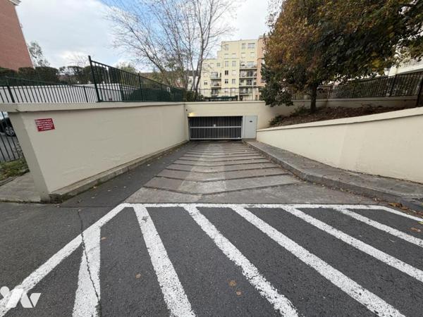 EMPLACEMENT PARKING LILLE RUE DE LA LOUVIERE 