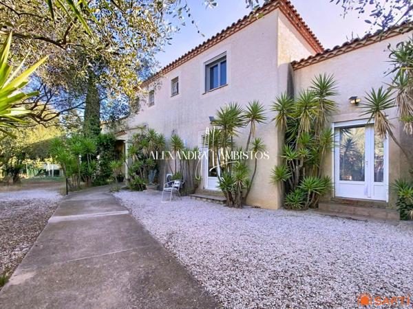 Maison d'architecte - 10 pièces - 248m²