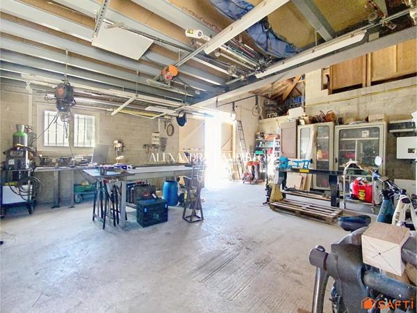 Maison d'architecte - 10 pièces - 248m²