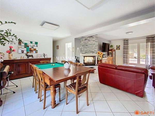 Maison d'architecte - 10 pièces - 248m²