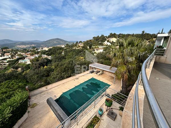 Maison Roquebrune Sur Argens 7 pièce(s) 225 m2