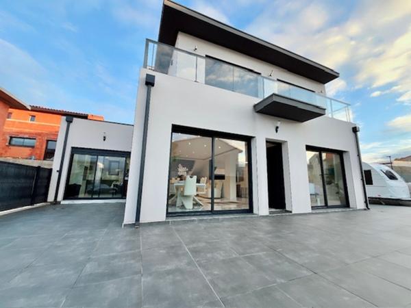 Magnifique maison de 2023 de 110 m² sur un terrain 3 faces de 350 m²