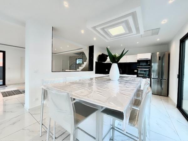 Magnifique maison de 2023 de 110 m² sur un terrain 3 faces de 350 m²