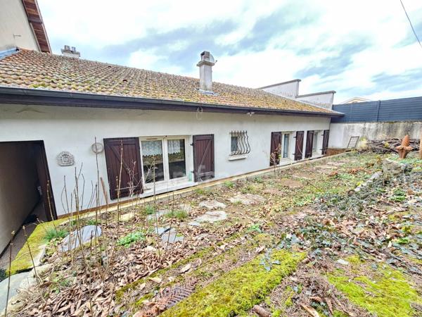 Maison à vendre 4 pièces 3 CHAMBRES GARAGE ET TERRASSE PANISSIERES (42)