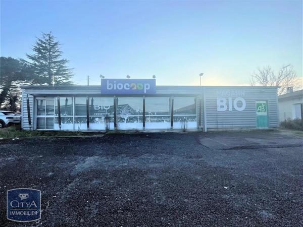 Location local commercial 205.04m²