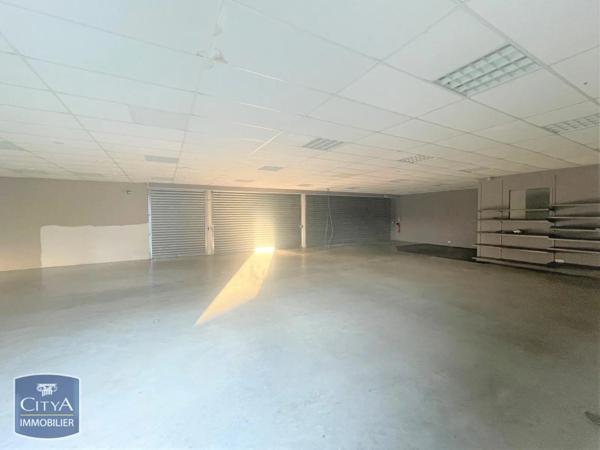 Location local commercial 205.04m²