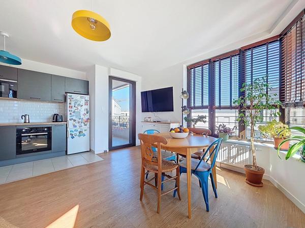 APPART 3 PIECES DERNIER ETAGE, 2 LOGGIAS, PARKING