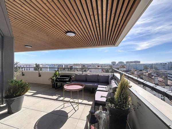 Coup de coeur, en étage élevé, lumineux T3, un garage, copropriété 2024