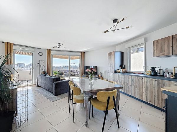 Coup de coeur, en étage élevé, lumineux T3, un garage, copropriété 2024