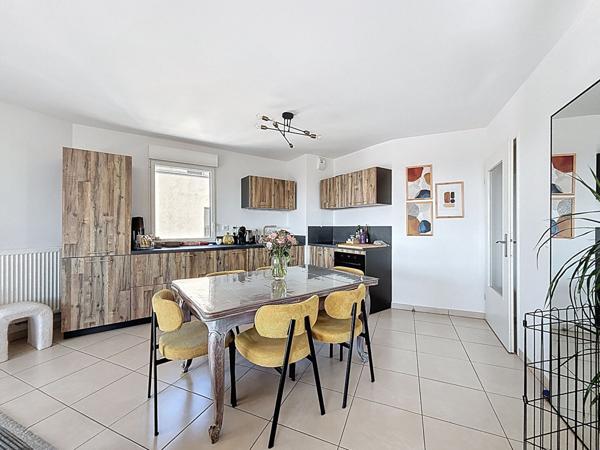 Coup de coeur, en étage élevé, lumineux T3, un garage, copropriété 2024