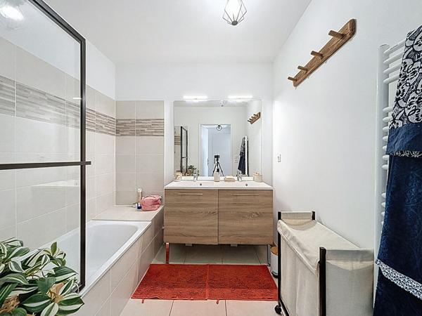 Coup de coeur, en étage élevé, lumineux T3, un garage, copropriété 2024