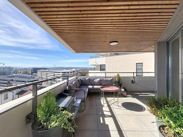 Coup de coeur, en étage élevé, lumineux T3, un garage, copropriété 2024