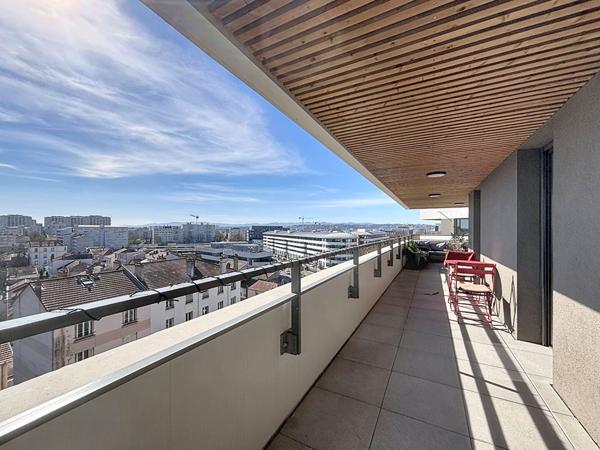 Coup de coeur, en étage élevé, lumineux T3, un garage, copropriété 2024