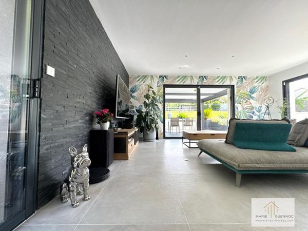 Maison contemporaine de plain-pied 5 pièces sur terrain de 800m2